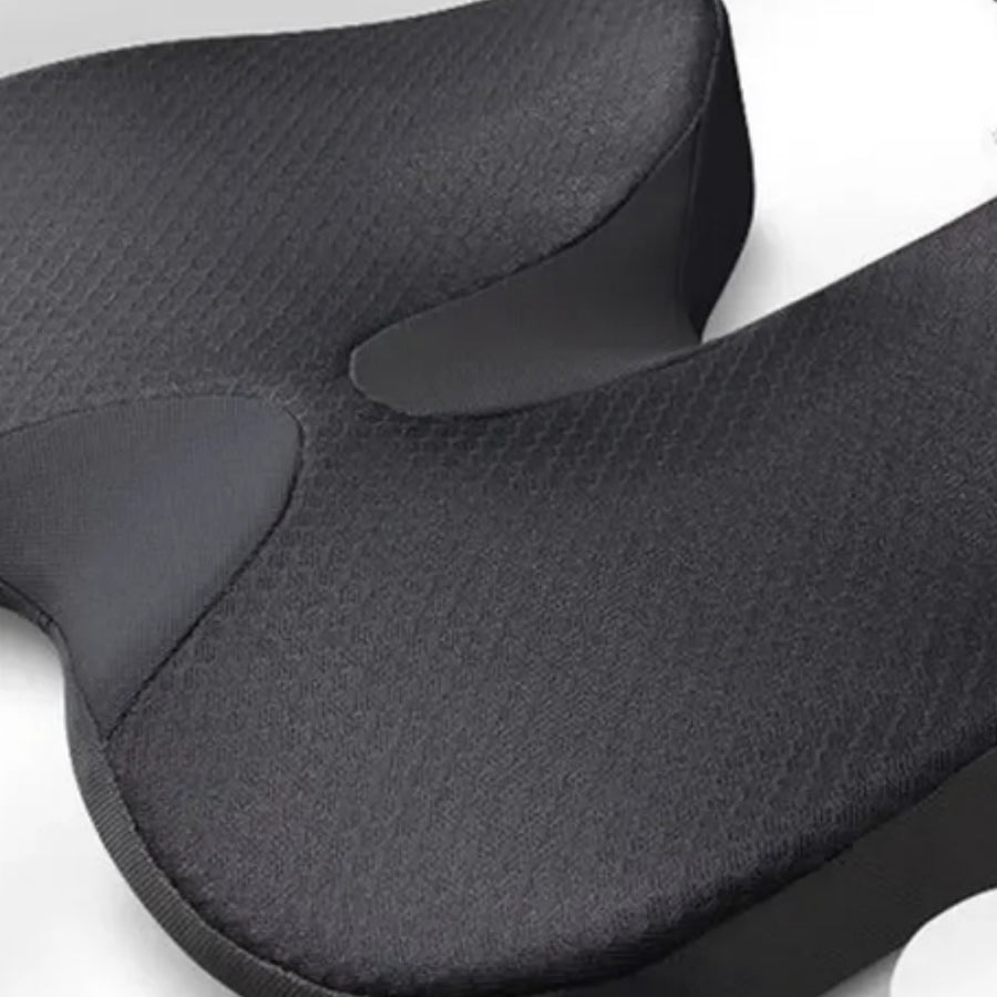 Détail de la forme en U et du tissu respirant du coussin de siège DEENII