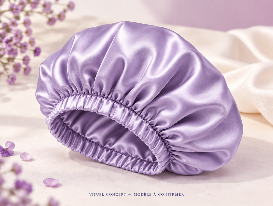 Bonnet de nuit en satin DEENII — détail illustratif ; visuel concept, modèle à confirmer.
