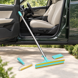 outils DEENII près d’une voiture avec des sièges en tissu
