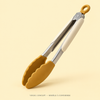 Visuel concept — Pince de cuisine DEENII ; modèle fournisseur à confirmer.